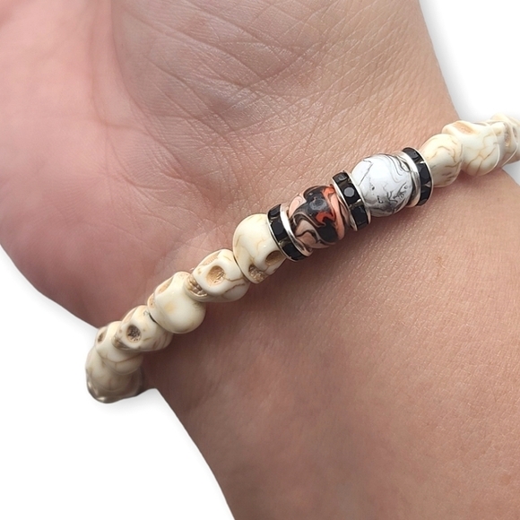 Handcrafted Set Of Stretchy Skull Bracelet & Earrings - Picture 4 of 13